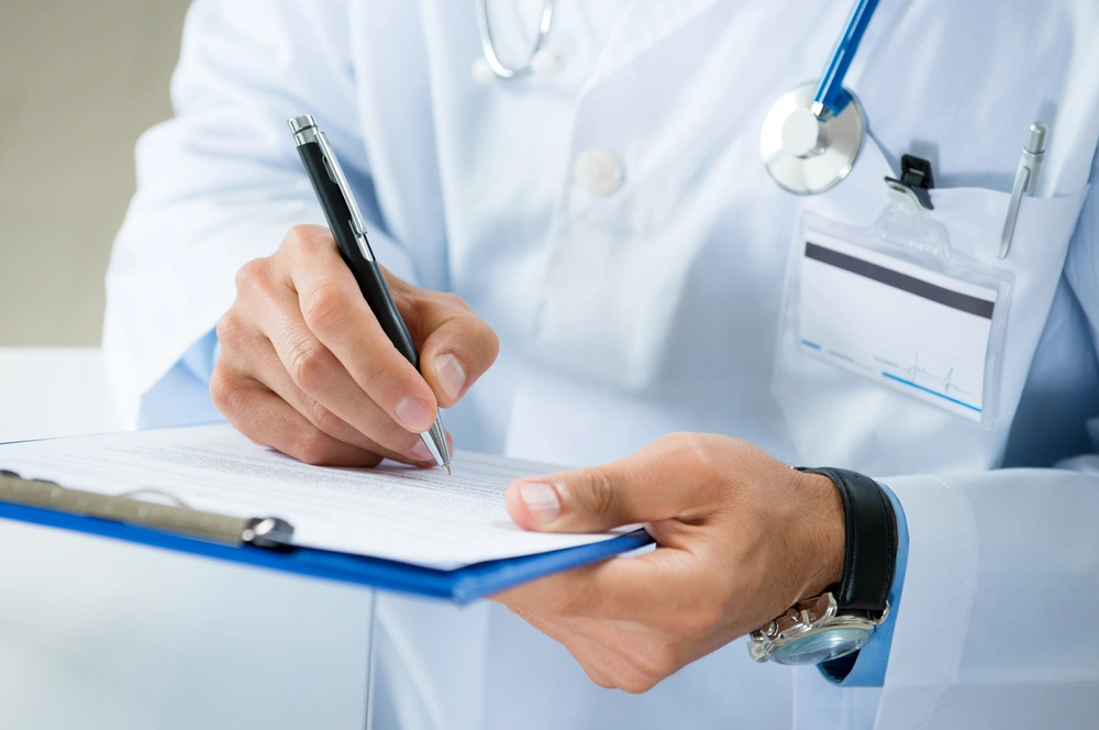 Prontuário médico: o que a lei exige e como preencher para se proteger juridicamente
